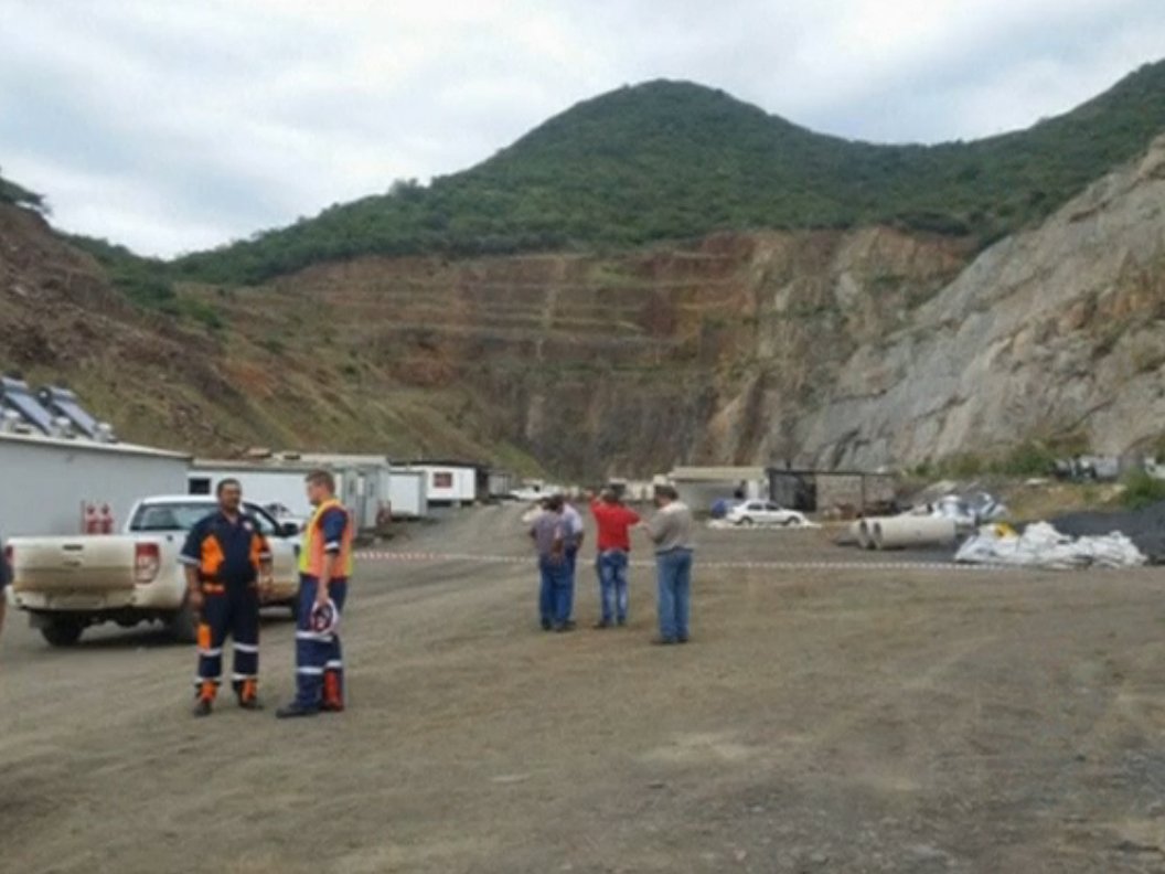 ಚಿನ್ನದ ಗಣಿ ಕುಸಿತ: 42 ಮಂದಿ ನಾಪತ್ತೆ  80 ಕಾರ್ಮಿಕರ ರಕ್ಷಣೆ